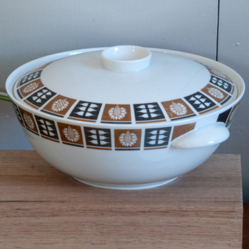 Vintage schaal met deksel en figuurtjes